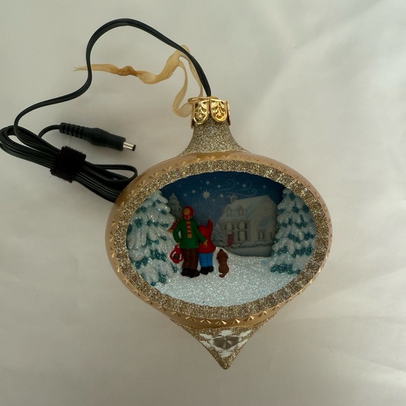 2005 Hallmark Illuminations Ornament Watching for Santa - Picture 3 of 6